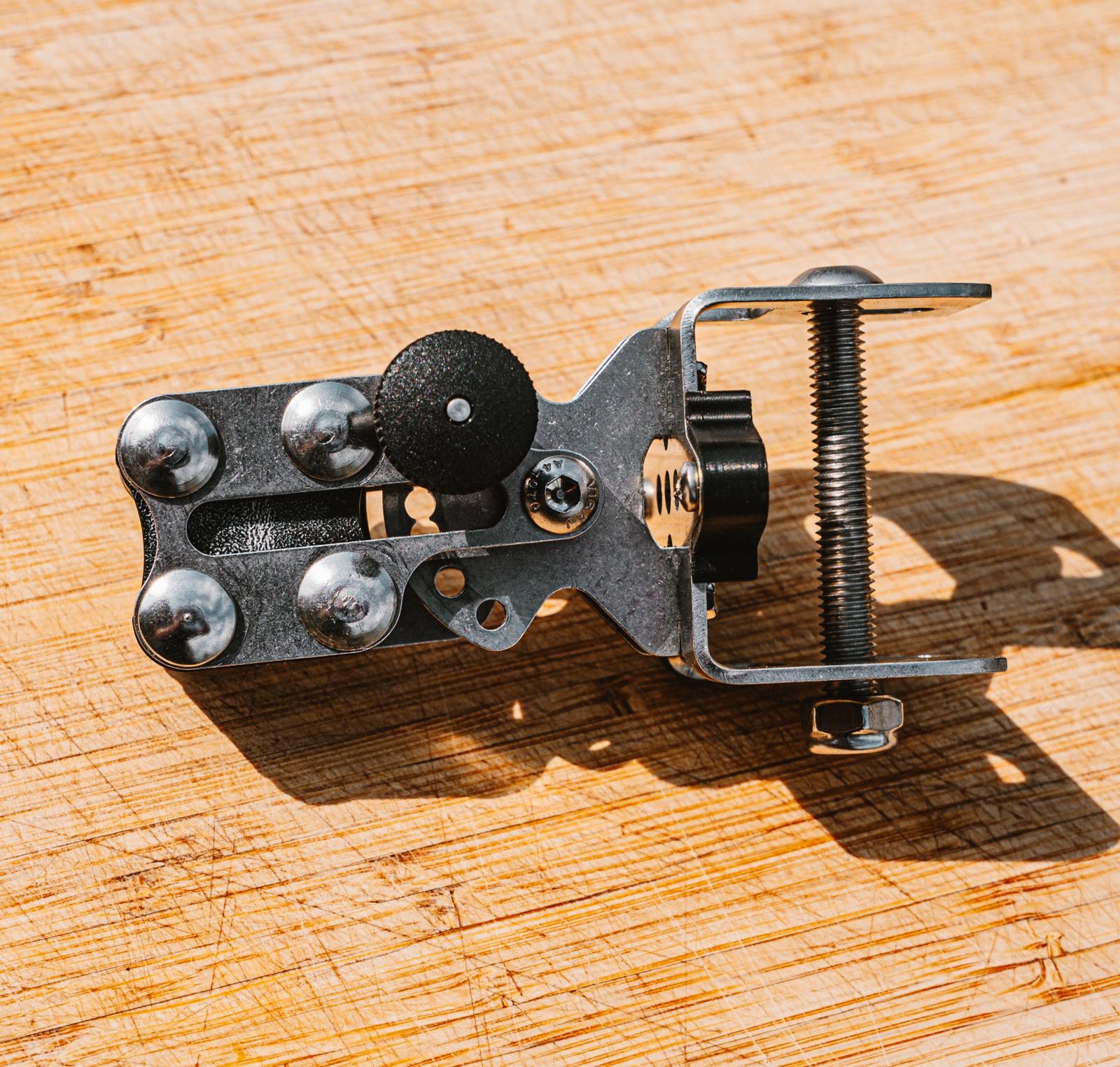 LVS 34 Perspective Cast Geberkonsole V4A